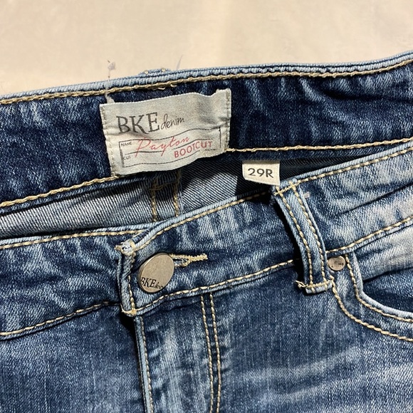 BKE Payton Universal fit Mid rise bootcut. Size 29x31.5 (29R) Mid/acid wash - Picture 8 of 11
